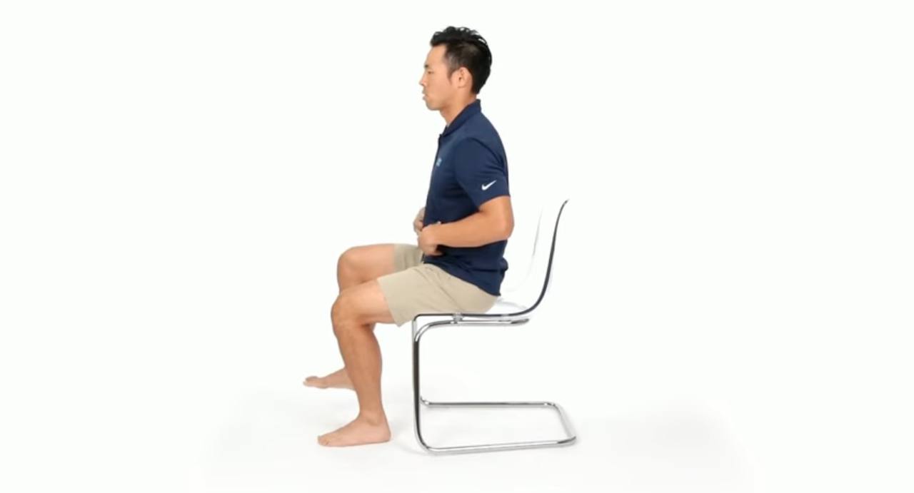 5 вправ йоги на стільці, які потрібно виконувати щодня людям у 50 років